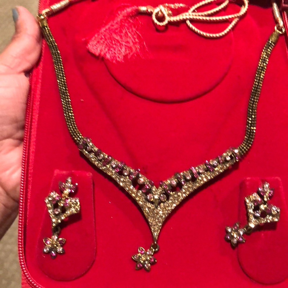 Necklace and earring set